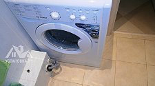 Установить стиральную машину отдельностоящую  Indesit