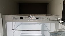 Установить встраиваемый холодильник и варочную панель электрическую