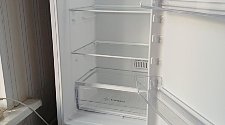 Установить новый отдельно стоящий холодильник