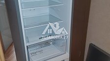 Установить холодильник соло и перевесить на нём двери
