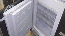 Установка встроенного холодильника