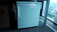 Установить компактный холодильник Liebherr