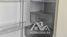 Установить холодильник и перенавесить двери холодильника