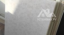 Установить холодильник и перенавесить двери холодильника