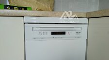 Установить отдельностоящую стиральную машину Miele WDB 020 W1
