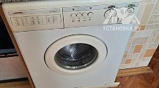 Демонтировать и установить отдельно стоящую стиральную машину на кухне под столешницу