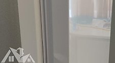 Установить встраиваемый холодильник с навесом фасадов