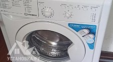 Установить отдельно стоящую стиральную машину Индезит на кухне