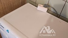 Установить отдельностоящую стиральную машину.