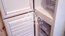 Установить отдельно стоящий холодильник Бирюса и перевесить на нем двери (без дисплея)
