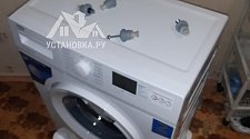 Установить отдельностоящую стиральную машину