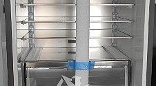Установить холодильник или морозильник/Перенавесить двери холодильника