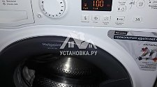 Демонтировать и установить в ванной комнате отдельностоящую стиральную машину Аристон на готовые коммуникации на место предыдущей