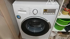 Установить отдельно стоящую стиральную машину Midea в ванной комнате