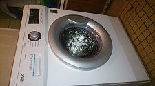 Установить отдельностоящую стиральную машину LG F12B8WDG в ванной комнате