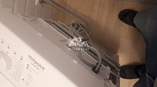 Установить на готовые коммуникации в ванной стиральную машину Hotpoint-Ariston