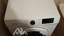 Установить отдельно стоящую стиральную машину Горенье в ванной комнате