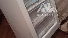 Установить новый отдельно стоящий холодильник Indesit.