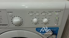 Установить отдельно стоящую стиральную машину и отдельно стоящий холодильник