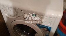 Установить новую отдельностоящую в ванной комнате стиральную машину Indesit IWSD 6105 В