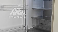 Установить холодильник и перенавесить двери холодильника