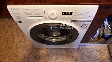 Подключить на кухне отдельно стоящую стиральную машину Hotpoint-Ariston VMUF 501 B