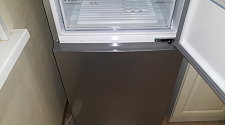 Установить новый холодильник Bosch отдельно стоящий на кухне