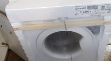 Установить отдельно стоящую стиральную машину Indesit IWUB 4105 на кухне