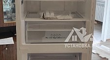 Установить холодильник и перенавесить на нём двери