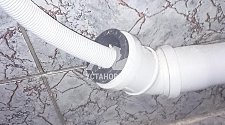 Установить в ванной комнате отдельностоящую стиральную машину Hotpoint-Ariston VMUF501B
