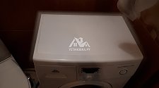 Установить отдельностоящую стиральную машину Indesit IWSB 5085 CIS в ванной комнате