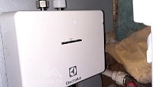 Установить проточный водонагреватель электрический Electrolux NP4 Aquatronic Digital 2.0