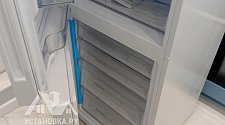 Перенавесить двери холодильника