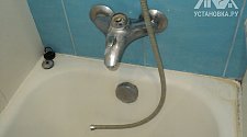 Установить смеситель настенный для ванны 