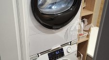 Установить стиральную и сушильную машины в колонну