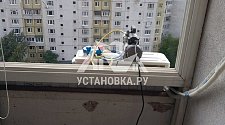 Установить кондиционер Комфи мощностью до 2,5 кВт на балконный парапет