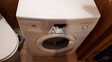 Установить отдельностоящую стиральную машину Indesit IWSB 5085 CIS в ванной комнате