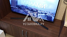 Установить на тумбу телевизор диагональю 43 дюйма и настроить смарт тв