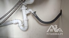 Установить отдельностоящую стиральную машину.