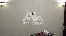 Установить телевизоры на кронштейны 