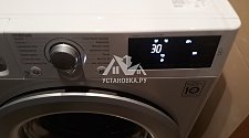 Установить в ванной комнате отдельностоящую стиральную машину LG на место прежней