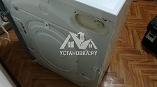 Установить на кухне отдельно стоящую стиральную машину HOTPOINT-ARISTON VMUF501B на готовые коммуникации