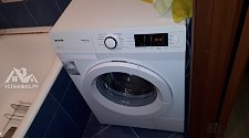 Установить в ванной отдельностоящую стиральную машину Gorenje