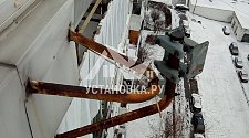 Демонтировать старую спутниковую тарелку с балкона