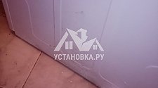 Установить в ванной комнате отдельностоящую стиральную машину Индезит на готовые коммуникации на место прежней