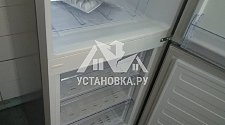 Установить новый отдельно стоящий холодильник Beko