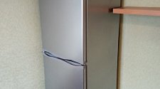 Установить холодильник отдельностоящий и перевесить на нём двери