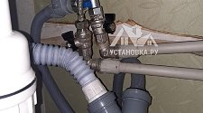 Установить отдельно-стоящую посудомоечную машину
