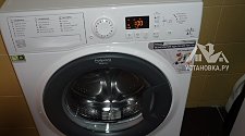 Установить стиральную машину Hotpoint-Ariston VMUF 501 B в ванной