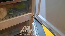 Установить холодильник и перенавесить на нём двери